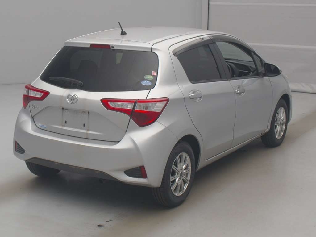 2018 Toyota Vitz F Safety Edition auction photo 2