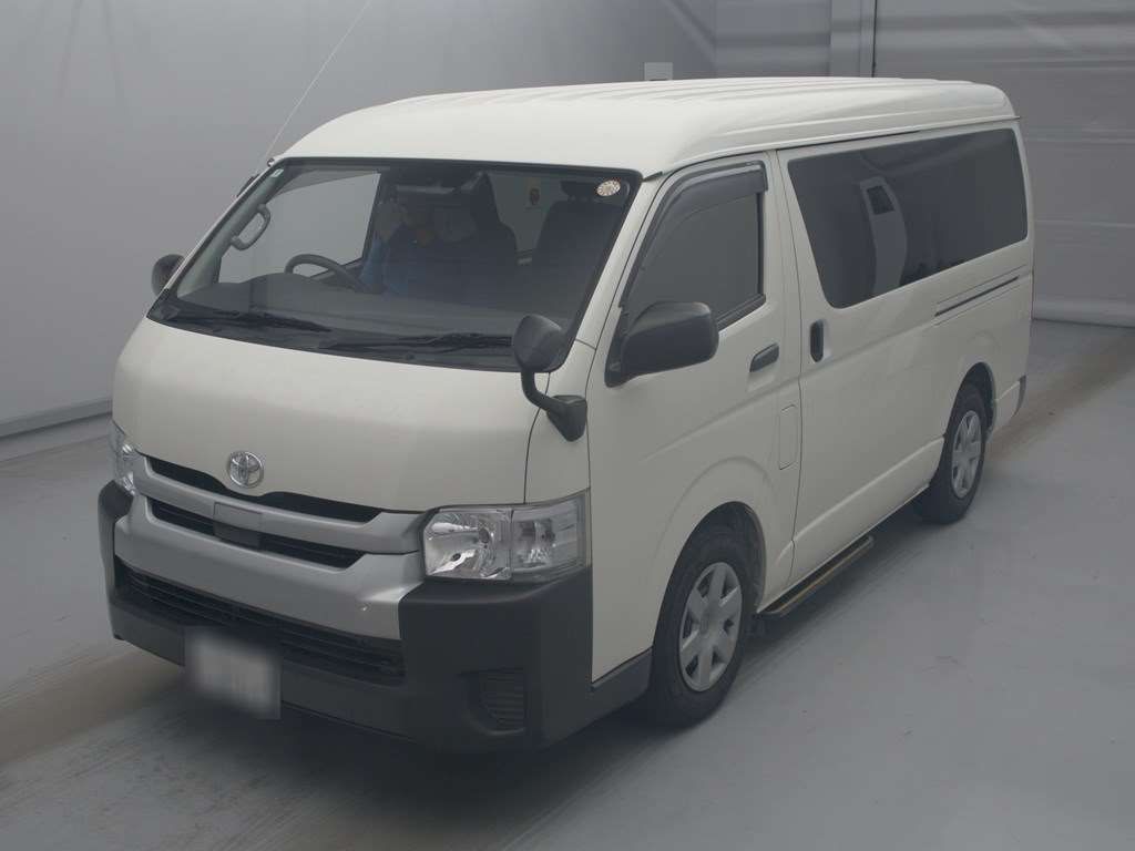 2020 Toyota Hiace DX Japan auction vehicle