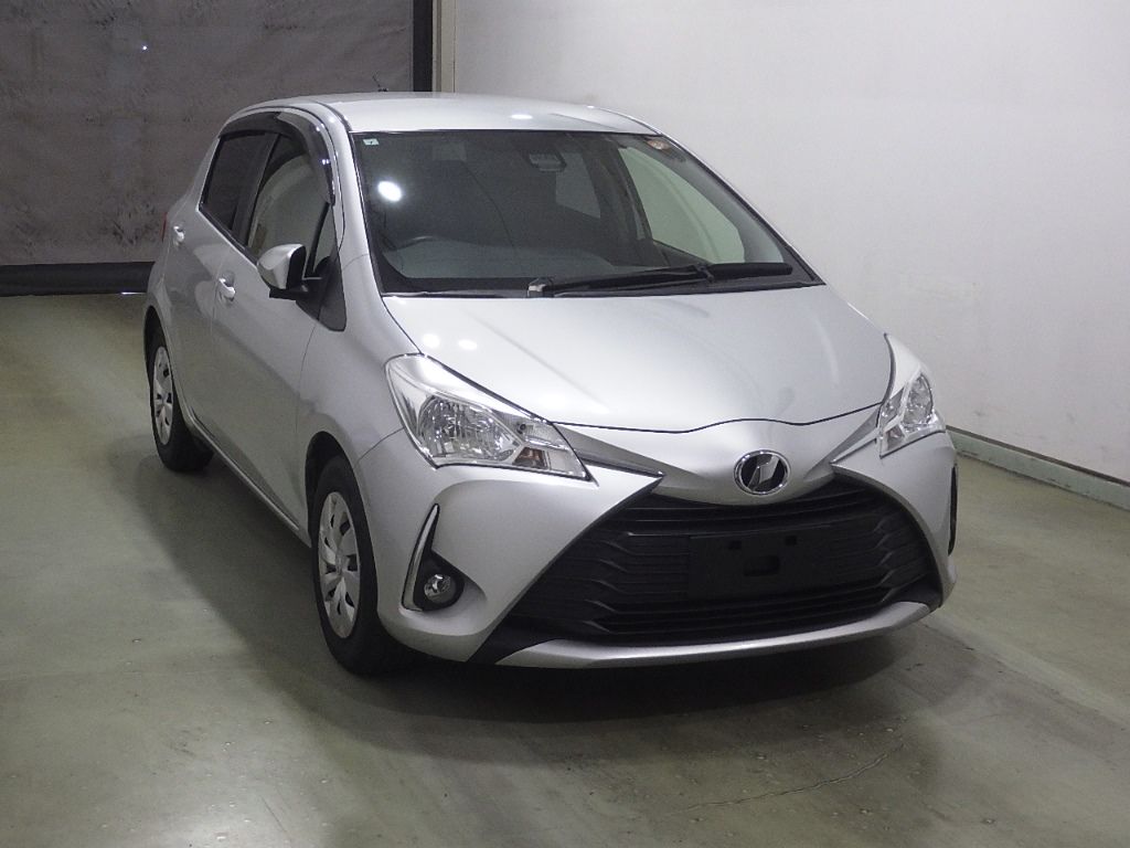 Japan Auction Vehicles 6 2017 Toyota ヴィッツ 5HB F auction photo