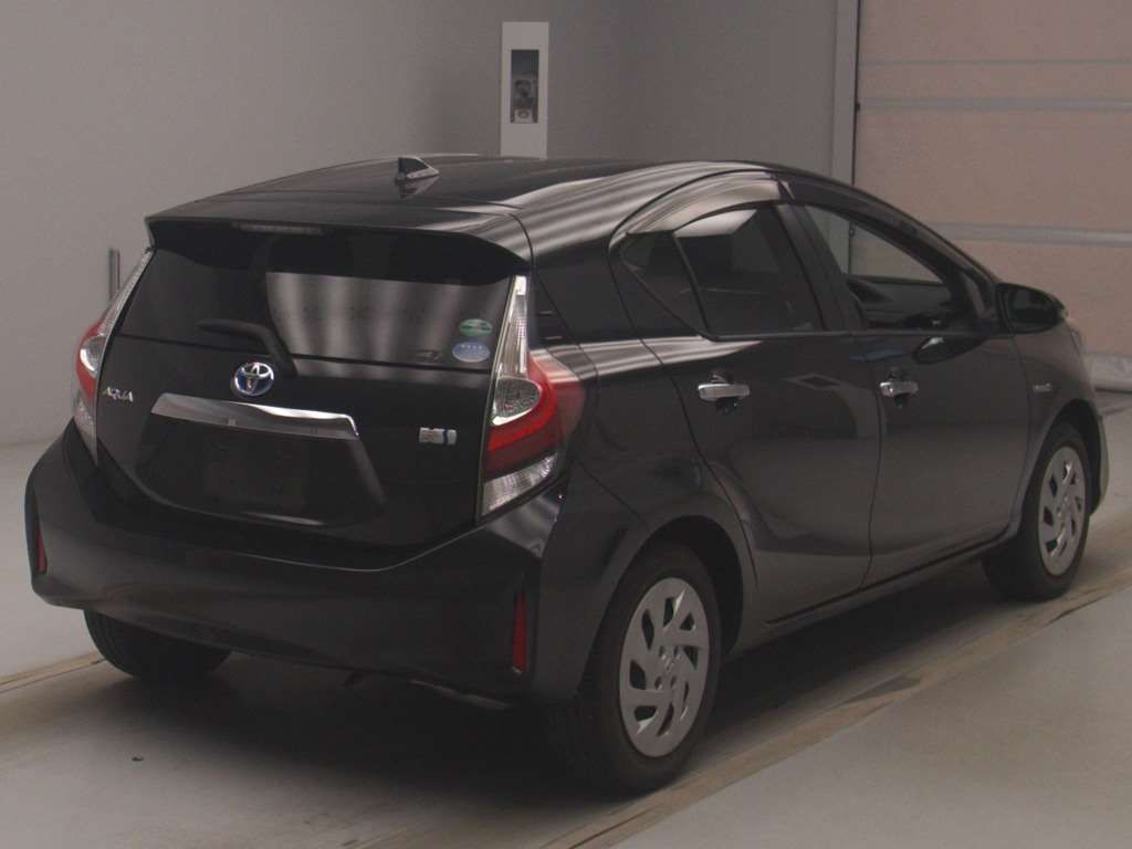 2018 Toyota Aqua Sスタイルブラック auction photo 2