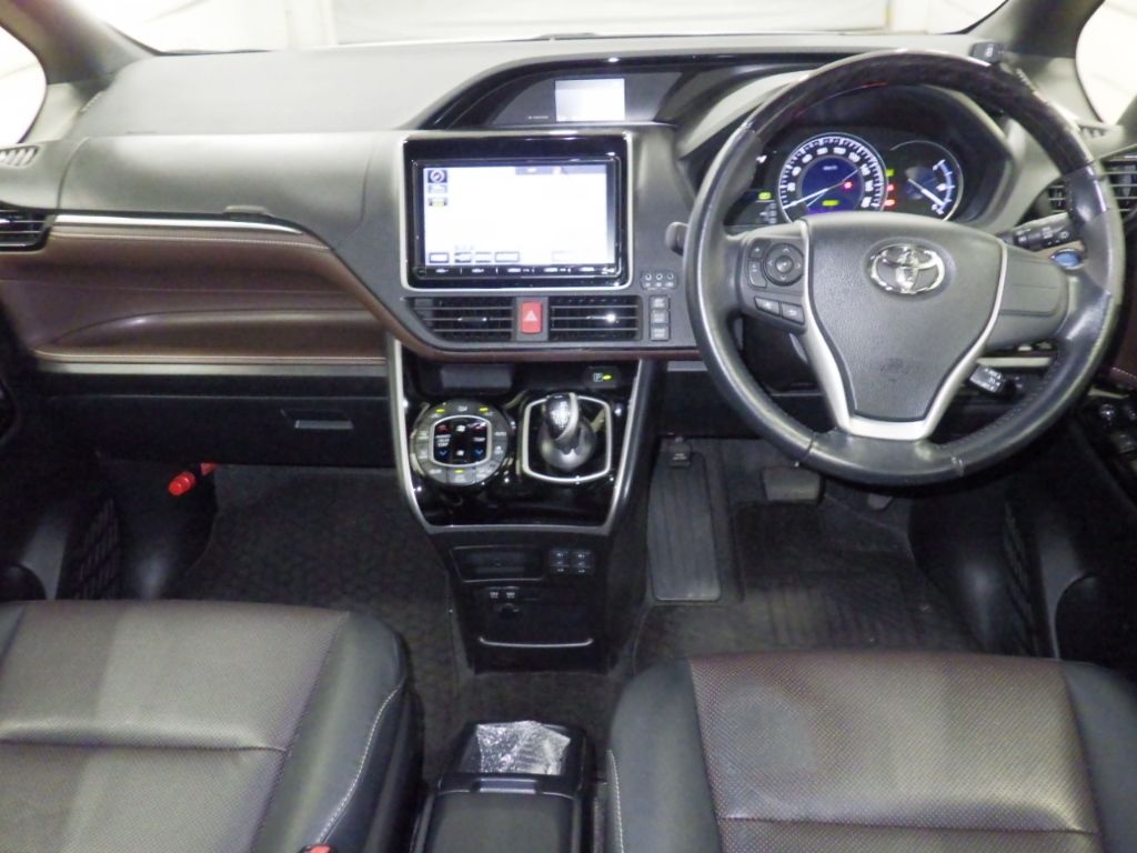 2017 Toyota Esquire ハイブリッドGi auction photo 3