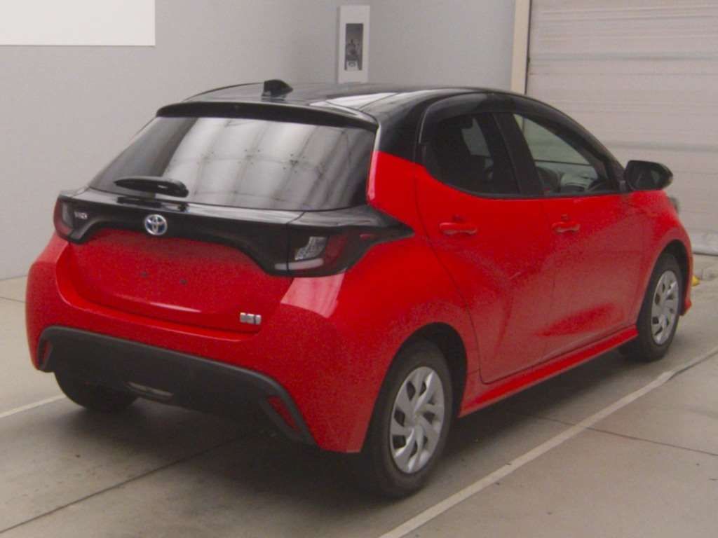 2021 Toyota Yaris ハイブリッドX auction photo 2