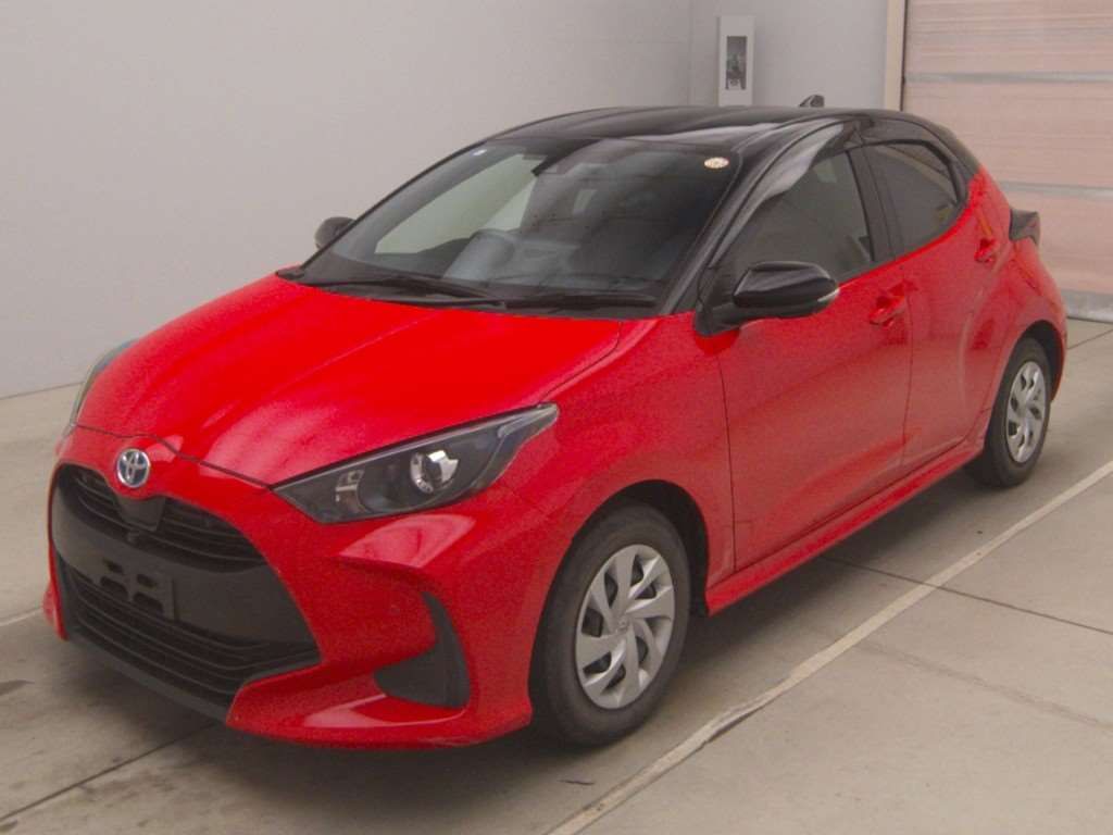 Japan Auction Vehicles 4 2021 Toyota Yaris ハイブリッドX auction photo