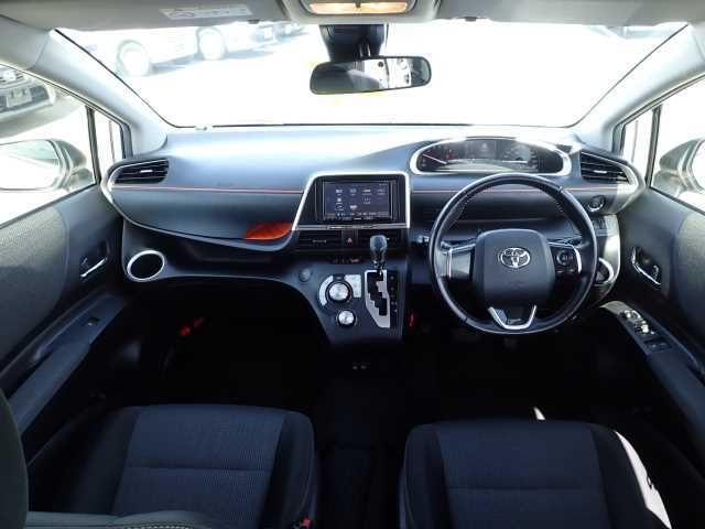 2020 Toyota Sienta 4WD G auction photo 3