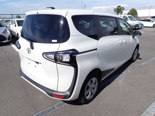 2020 Toyota Sienta 4WD G auction photo 2