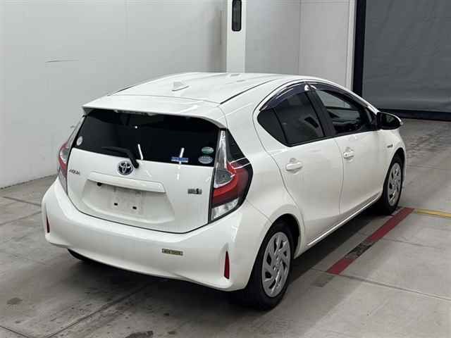 2019 Toyota Aqua S auction photo 5
