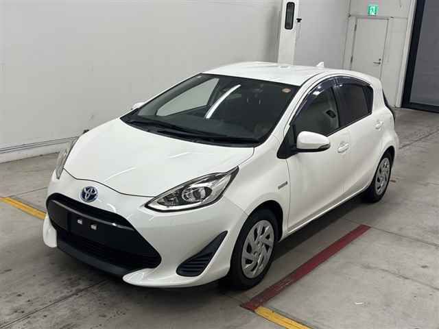 2019 Toyota Aqua S auction photo 4