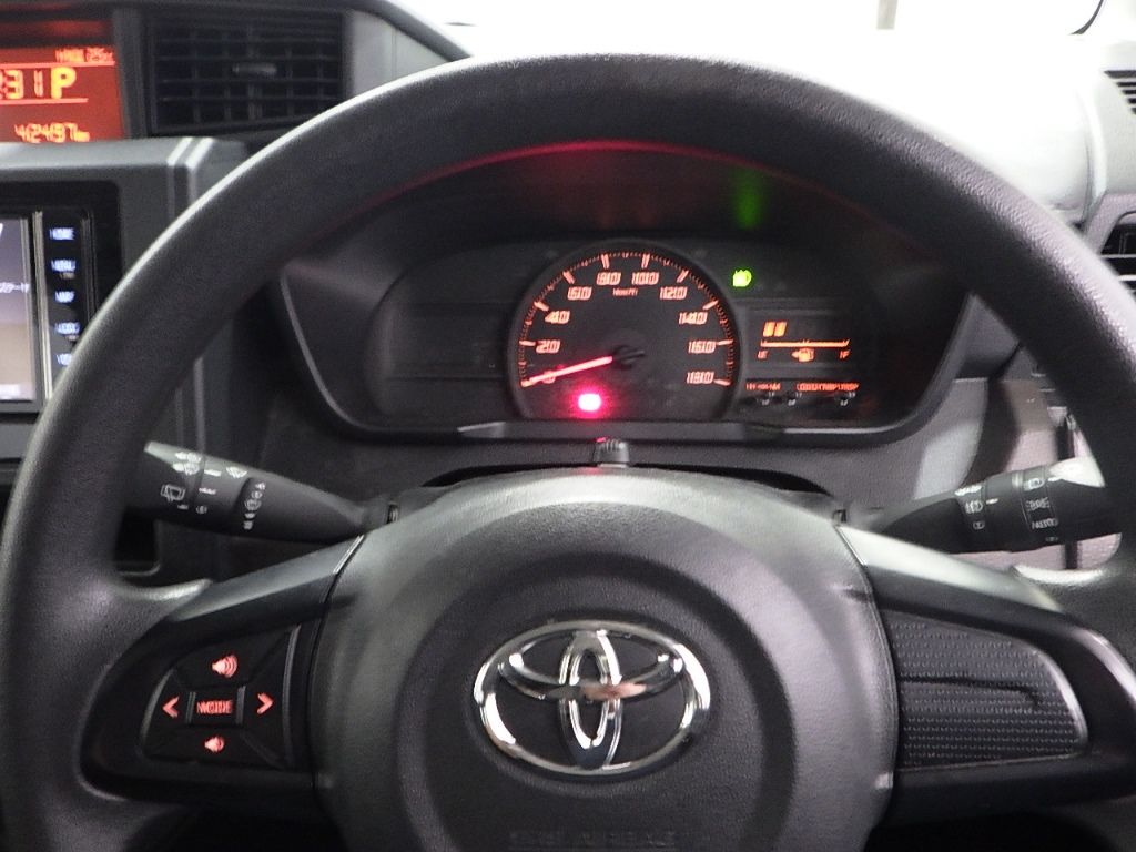 2020 Toyota Roomy XS auction photo 9