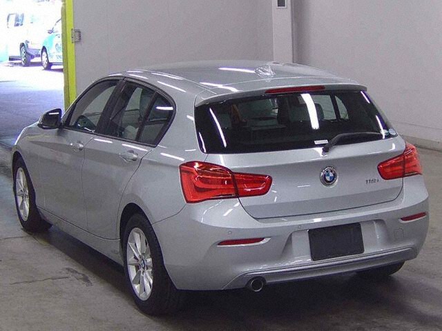 2015 BMW 1 Series 118I Style auction photo 2