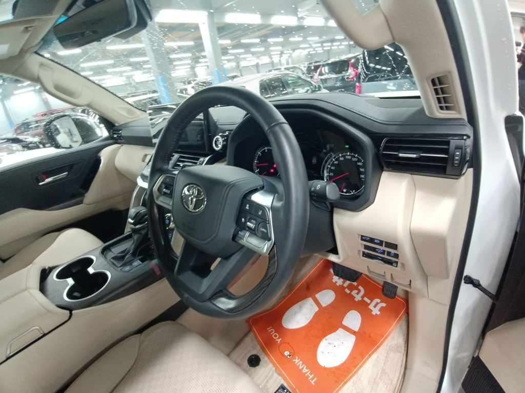 2024 Toyota Land Cruiser ZX 4WD auction photo 9