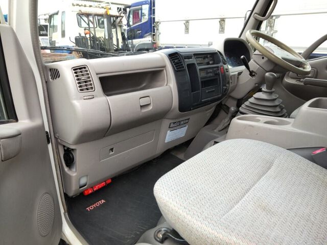 2000 Toyota Dyna パネルバン 4WD auction photo 3