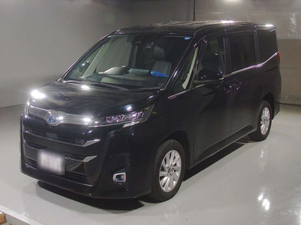 Japan Auction Vehicles 4 2022 Toyota Noah ハイブリッドZ 4WD auction photo