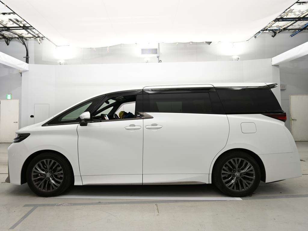 2025 Toyota Vellfire Z Premier auction photo 4