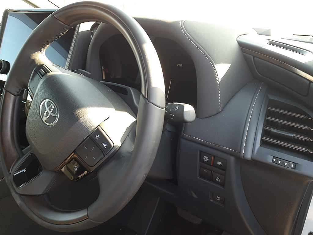 2025 Toyota Vellfire Z Premier auction photo 9