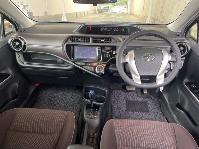 2015 Toyota Aqua G auction photo 4