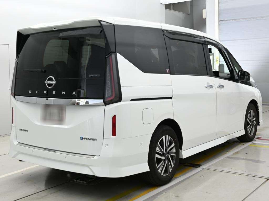 2023 Nissan Serena e-パワー ルキシオン auction photo 2