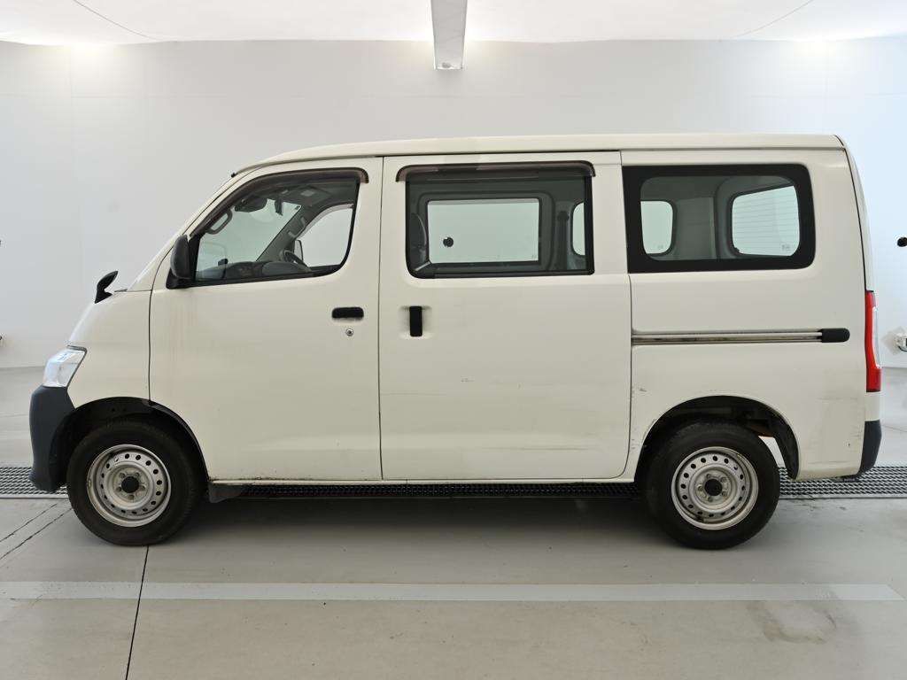 2021 Toyota TownAce Van DX auction photo 4