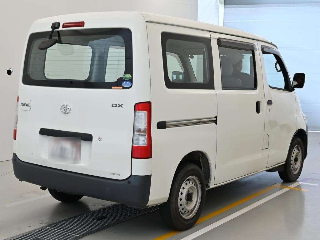 2021 Toyota TownAce Van DX auction photo 2