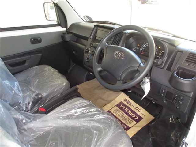 2025 Toyota タウンエース バン 4WD GL auction photo 4