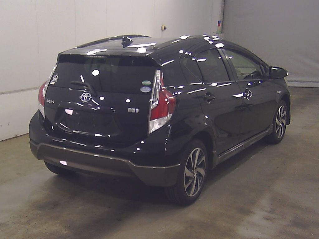 2015 Toyota Aqua Xアーバン auction photo 2