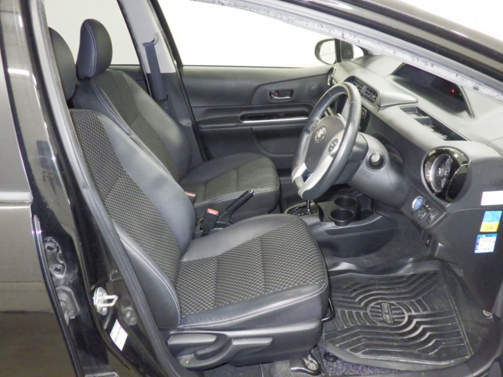 2015 Toyota Aqua Xアーバン auction photo 6