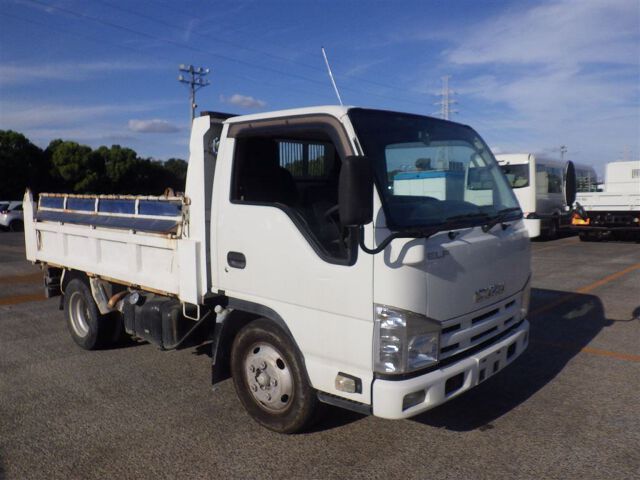 Japan Auction Vehicles 8 2010 Isuzu Elf dump auction photo