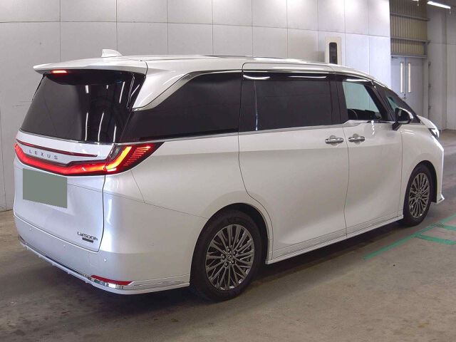 2025 Lexus LM LM500H Version L 4WD auction photo 5