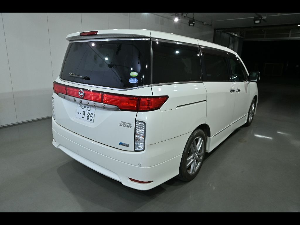 2010 Nissan Elgrand 250ハイウェイスター 7人 auction photo 2