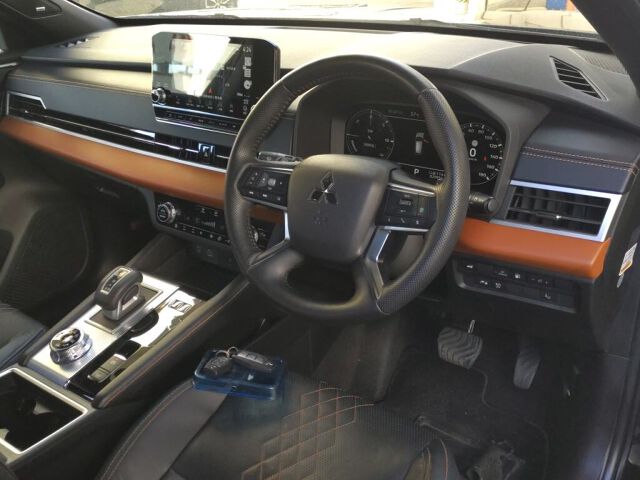 2022 Mitsubishi Outlander PHEV P 4WD auction photo 3