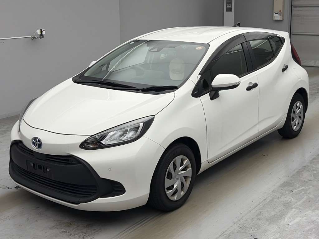 2023 Toyota Aqua B Japan auction vehicle