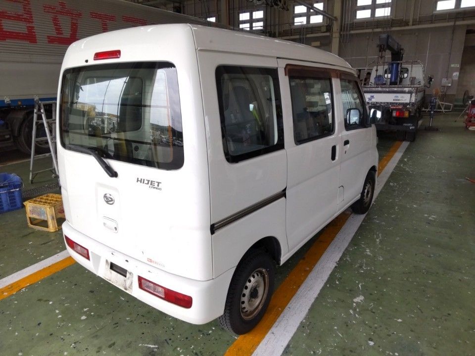 2015 Daihatsu ハイゼット カーゴ auction photo 2