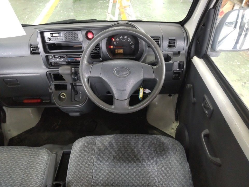 2015 Daihatsu ハイゼット カーゴ auction photo 3