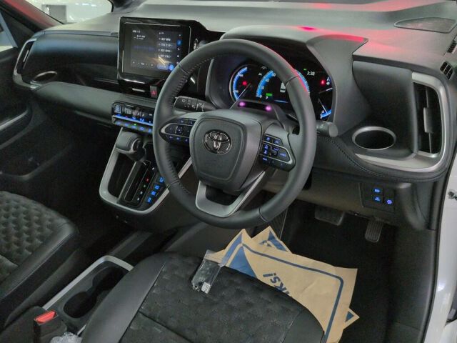 2025 Toyota Voxy Hybrid S-Z auction photo 3