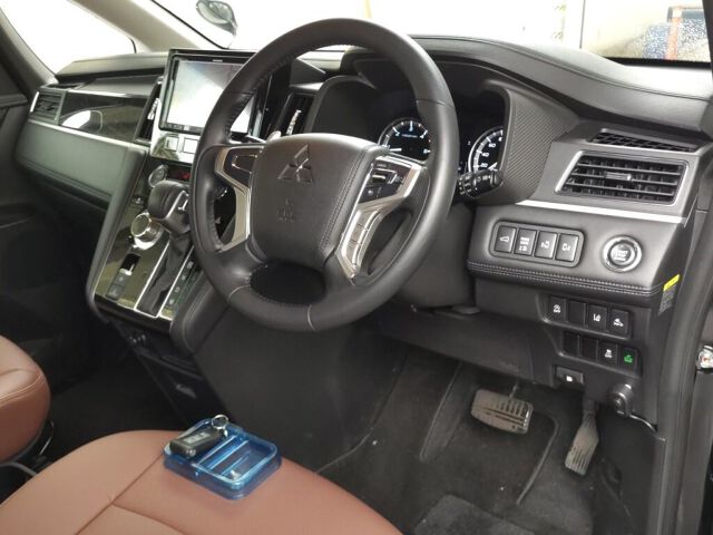 2019 Mitsubishi Delica D:5 G Power Package 4WD auction photo 3