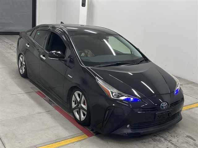 Japan Auction Vehicles 12 2019 Toyota Prius S auction photo