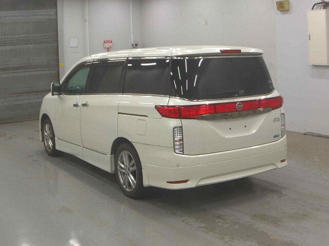 2011 Nissan Elgrand 350ハイウェイスターP auction photo 2