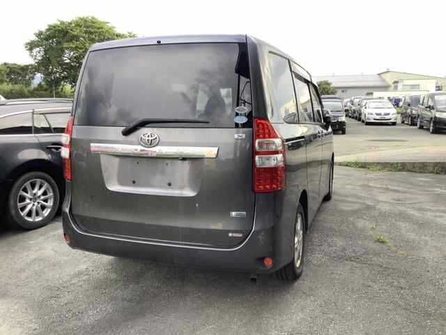 2010 Toyota Noah X Lセレクション auction photo 2