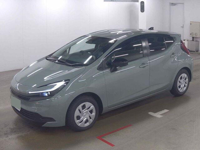 2025 Toyota Aqua G auction photo 4
