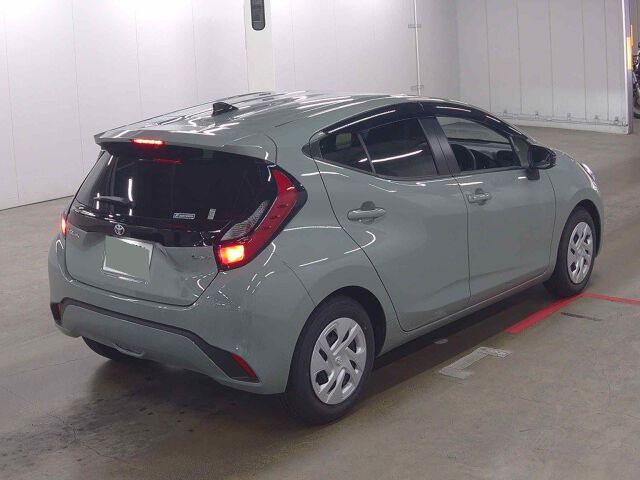 2025 Toyota Aqua G auction photo 5