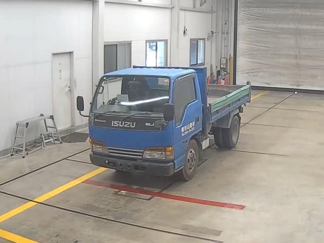 Japan Auction Vehicles 10 2001 Isuzu Elf dump auction photo