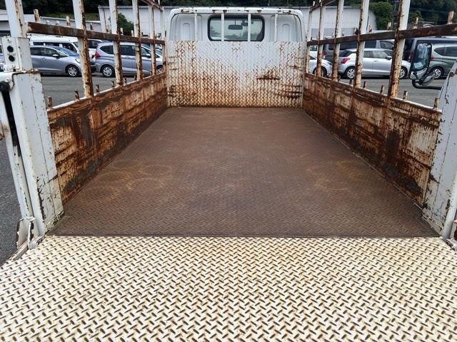 2017 Mitsubishi Fuso Canter Hira auction photo 9