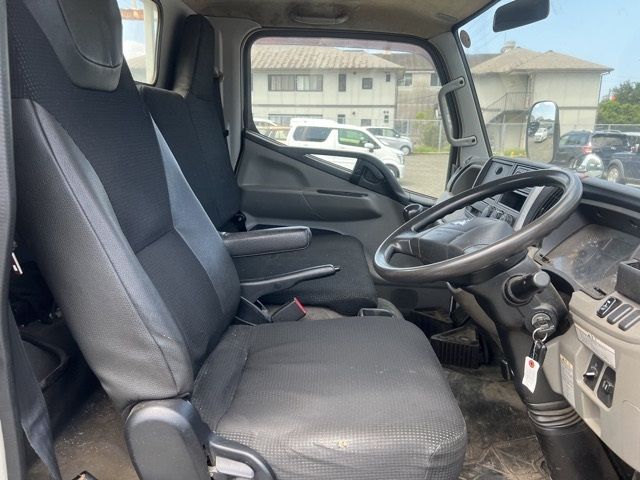2017 Mitsubishi Fuso Canter Hira auction photo 6
