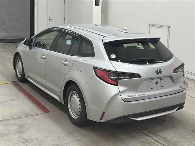 2021 Toyota Corolla Touring ハイブリッドG-X auction photo 2