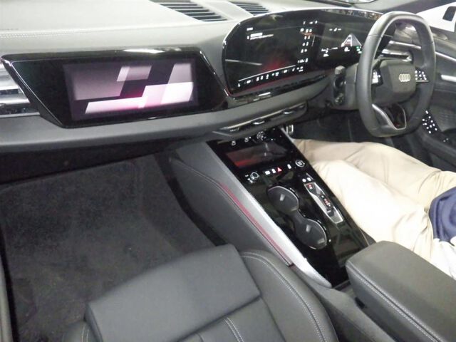 2025 Audi A5アバント TFSI Quattro 150KW 4WD auction photo 3