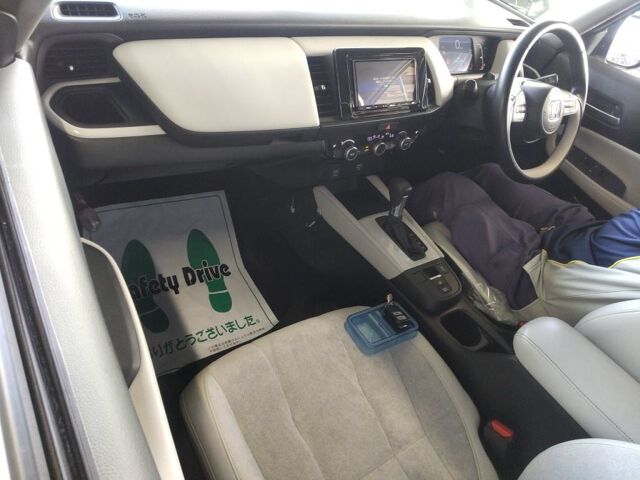 2023 Honda Fit EHEVホーム 4WD auction photo 3