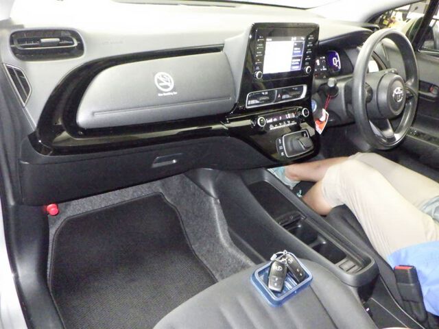 2023 Toyota Aqua X 4WD auction photo 3