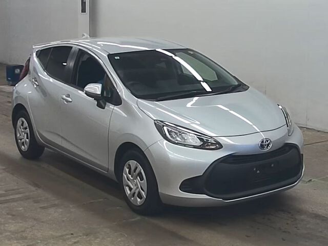 Japan Auction Vehicles 5 2023 Toyota Aqua X 4WD auction photo