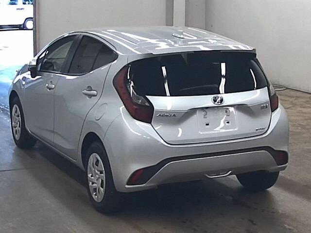 2023 Toyota Aqua X 4WD auction photo 2