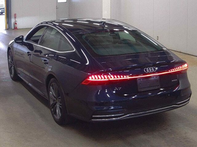 2023 Audi A7スポーツバック 40TDIクワトロSライン 4WD auction photo 2