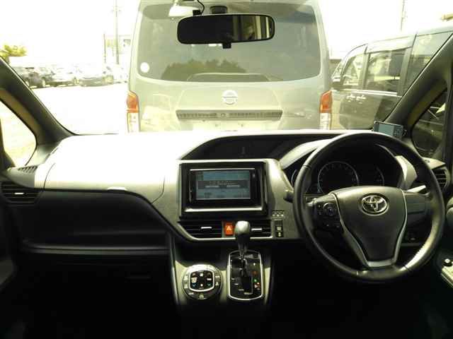 2014 Toyota Voxy ZS auction photo 8